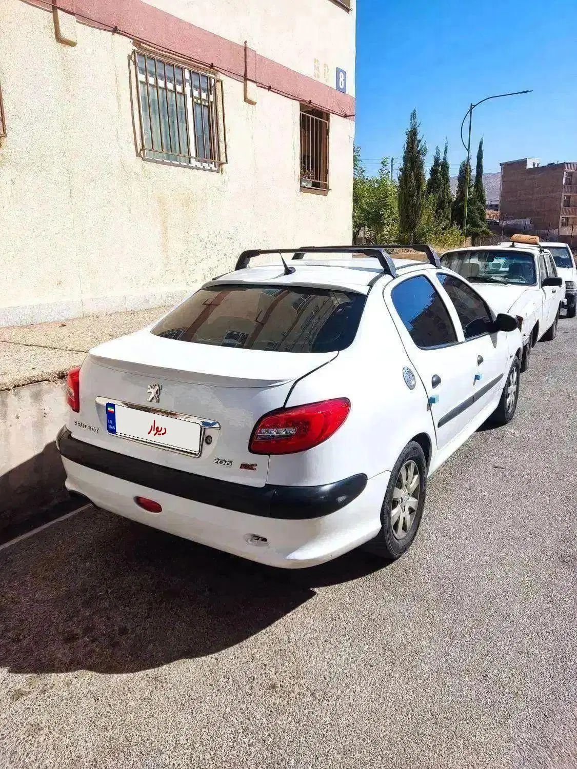 پژو ۲۰۶ صندوق دار v8 - 1392