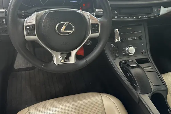 لکسوس CT 200H - 2012