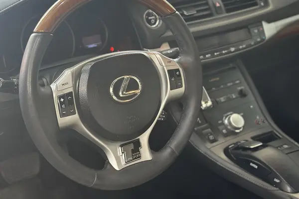 لکسوس CT 200H - 2012