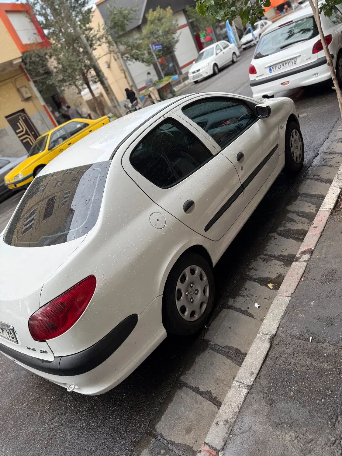 پژو ۲۰۶ صندوق دار v8 - 1392