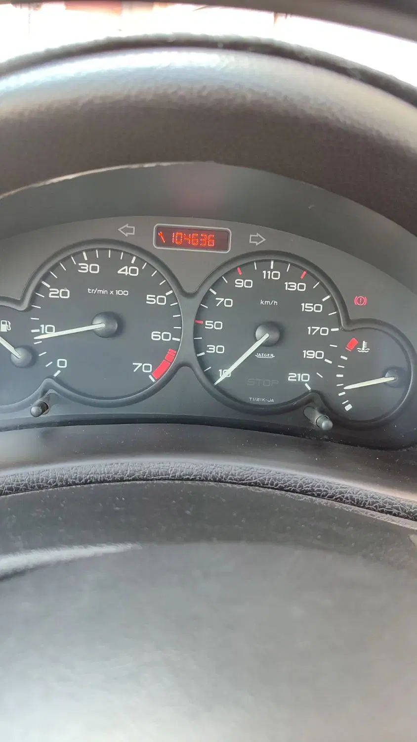 پژو ۲۰۶ صندوق دار v8 - 1390