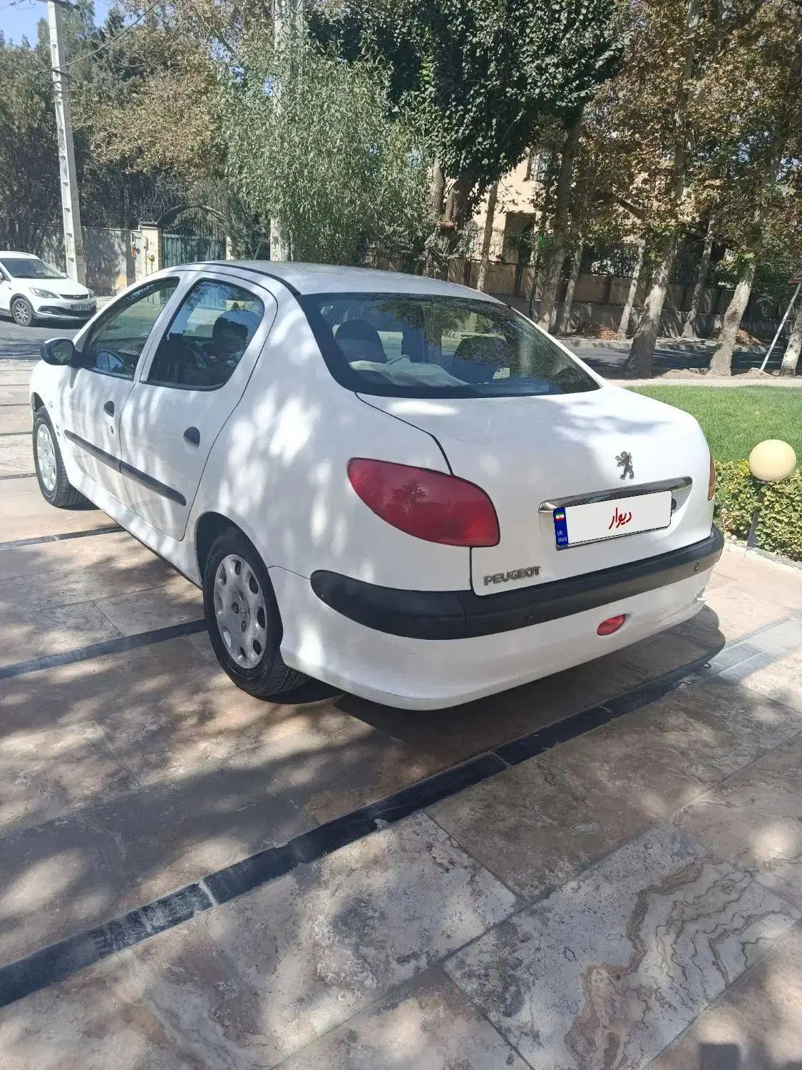 پژو ۲۰۶ صندوق دار v8 - 1394