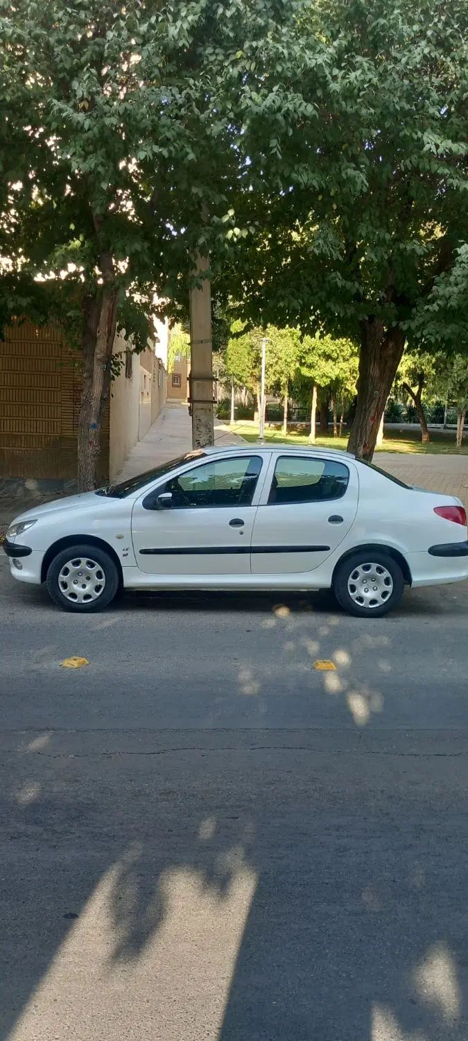 پژو ۲۰۶ صندوق دار v8 - 1392