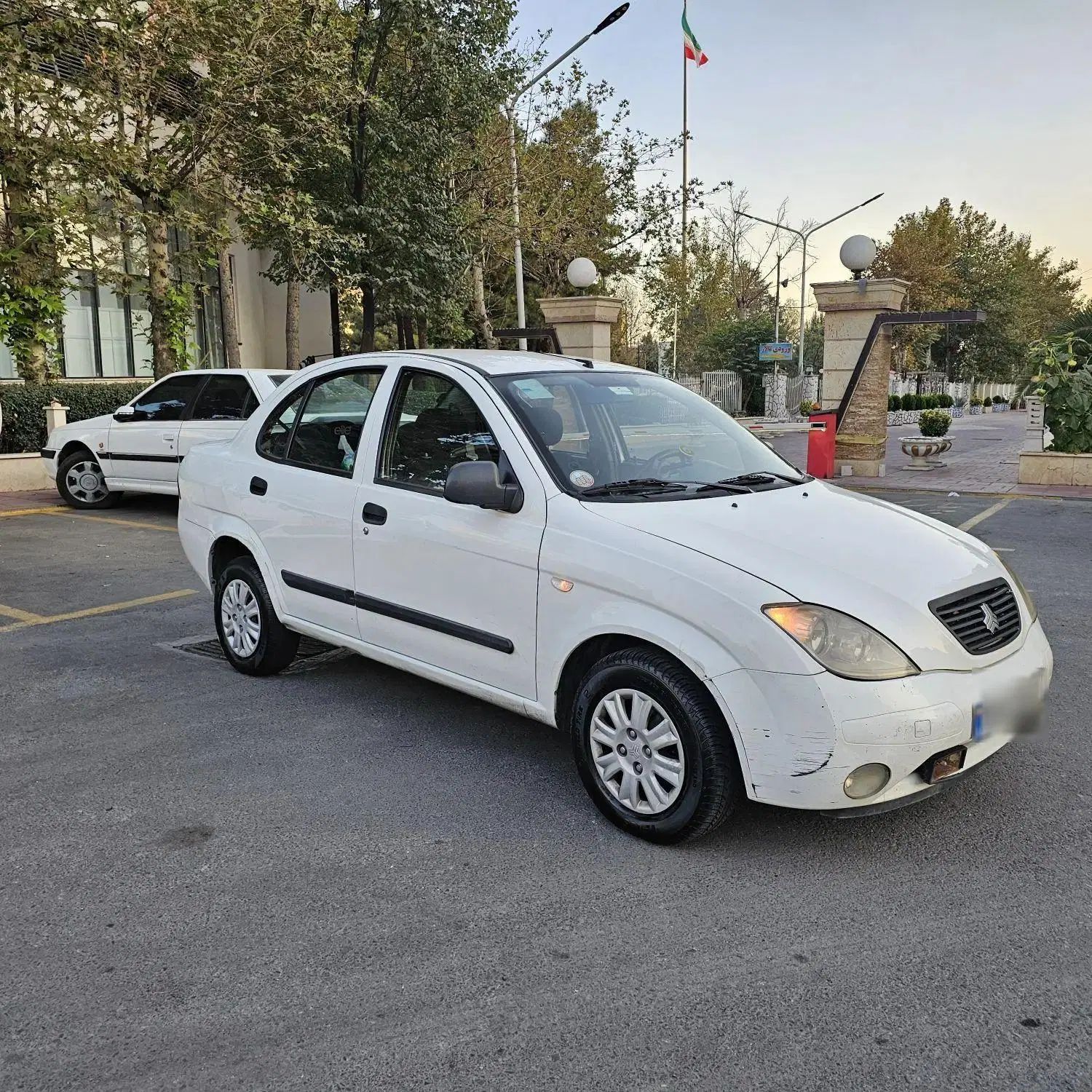 تیبا صندوق دار SX - 1395