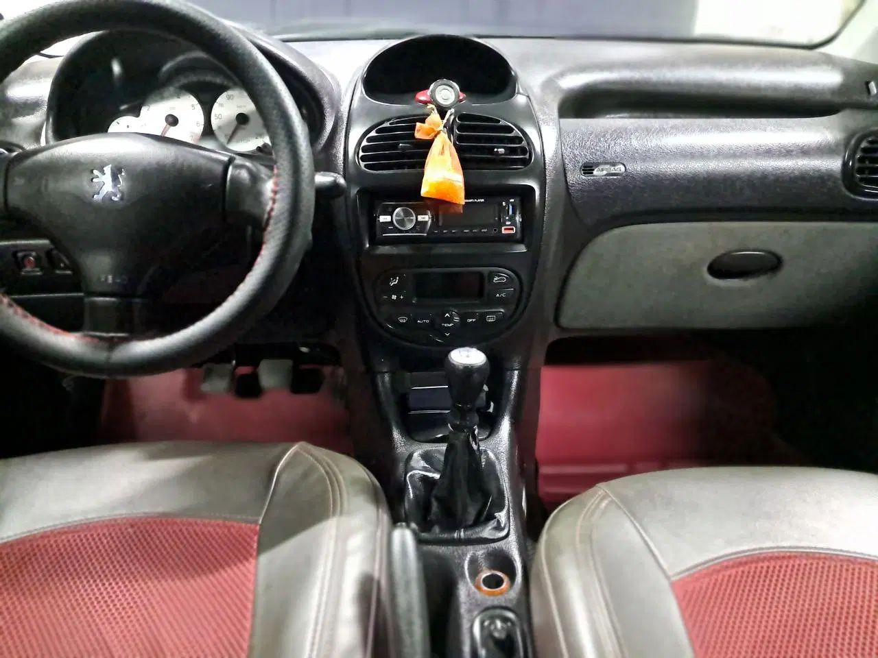پژو ۲۰۶ صندوق دار v8 - 1393