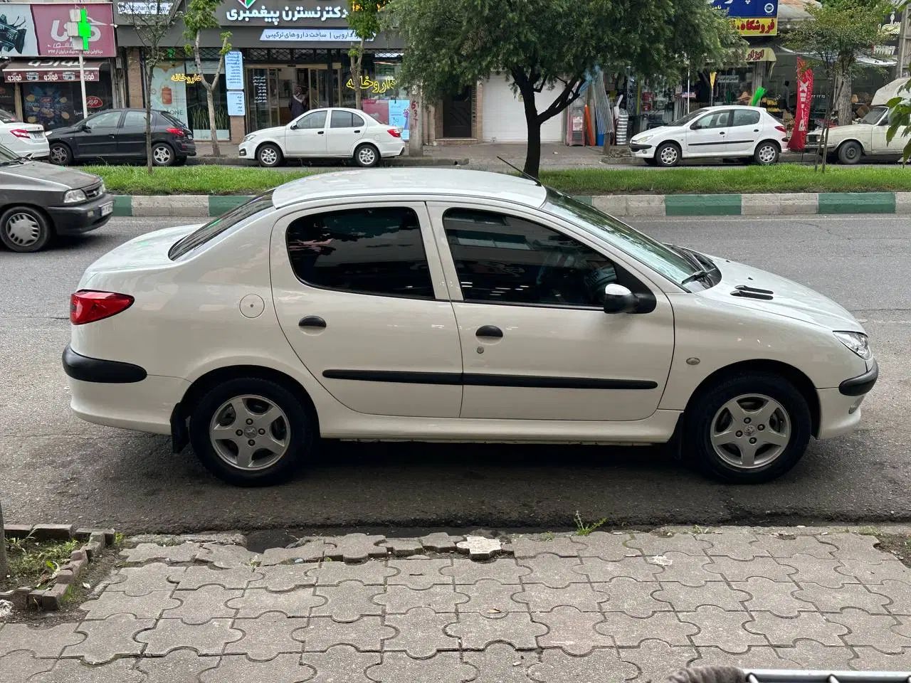 پژو ۲۰۶ صندوق دار v8 - 1395