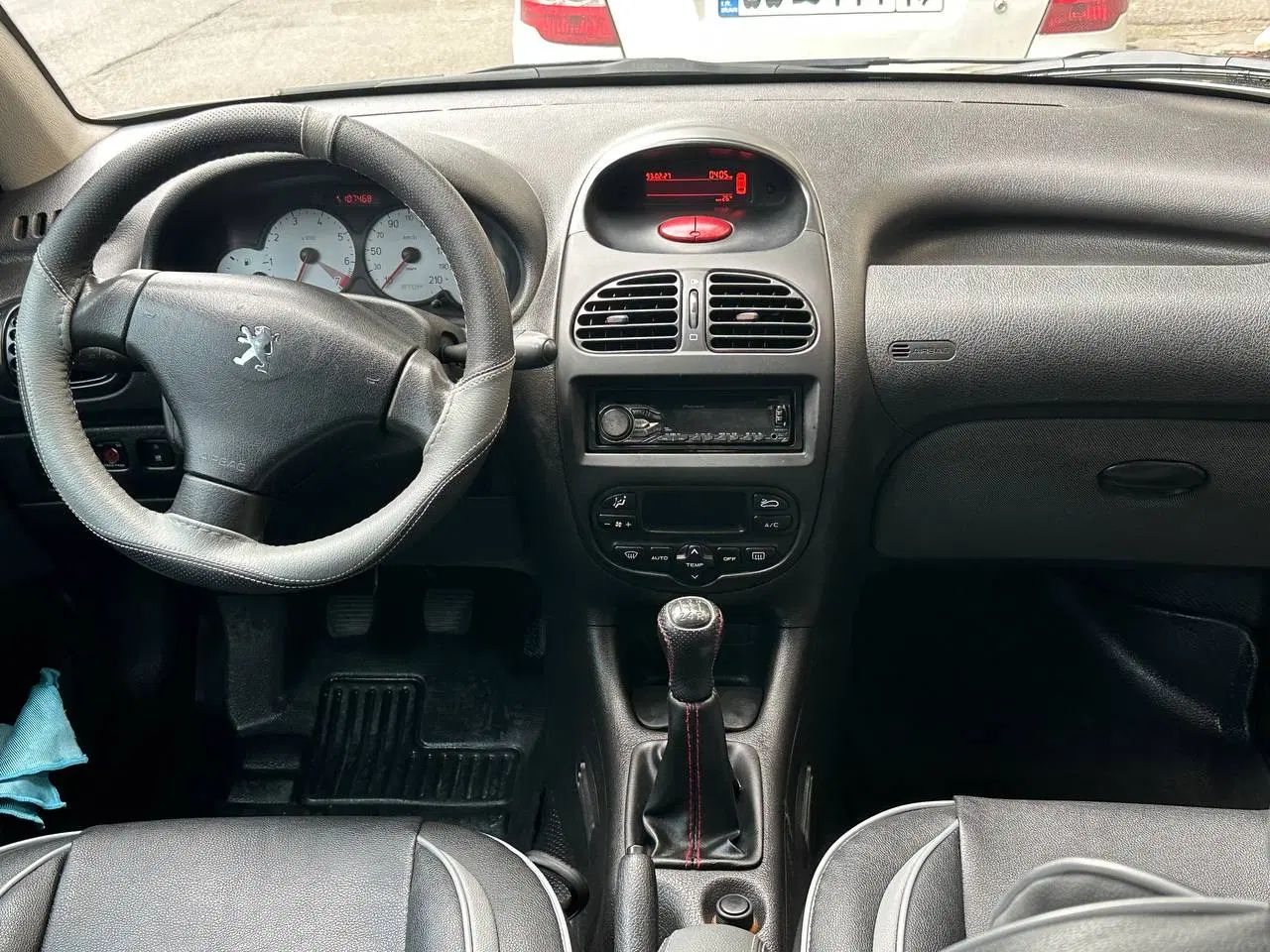 پژو ۲۰۶ صندوق دار v8 - 1395