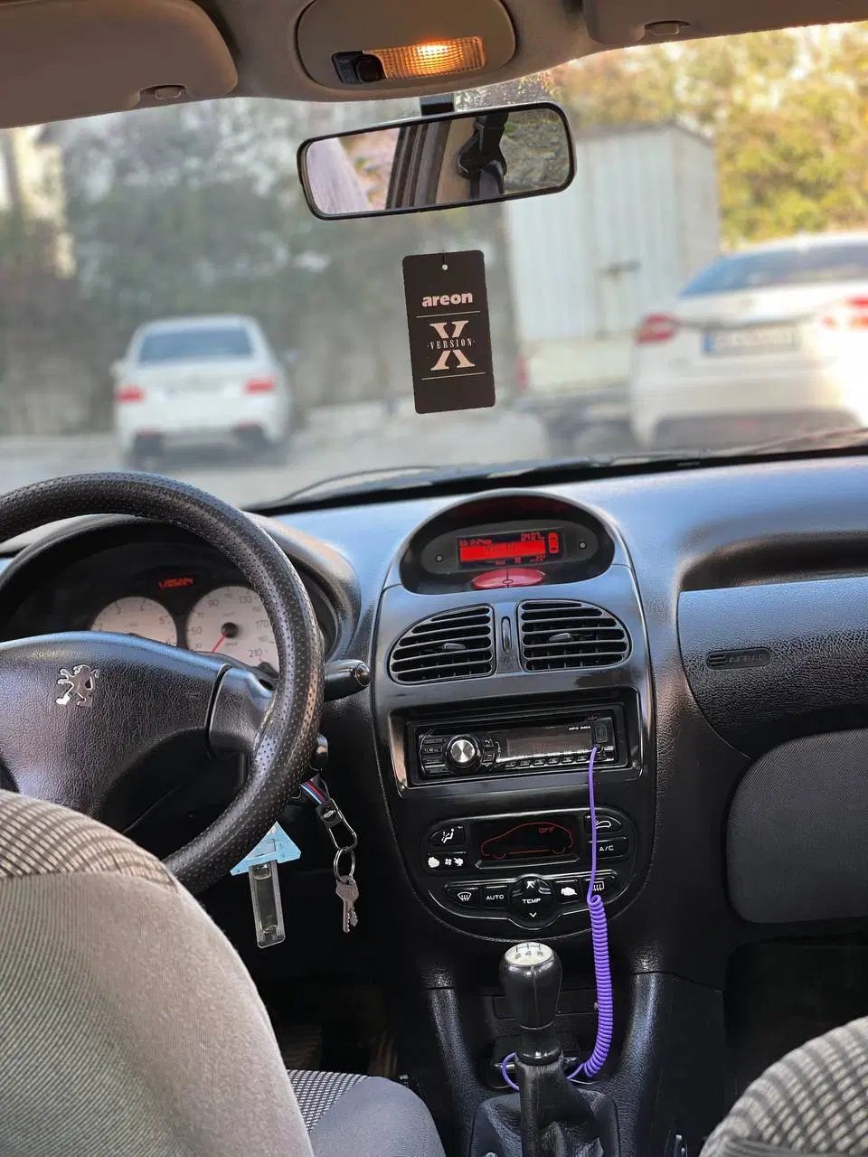 پژو ۲۰۶ صندوق دار v8 - 1395