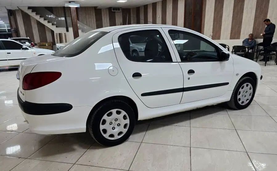 پژو ۲۰۶ صندوق دار v8 - 1396
