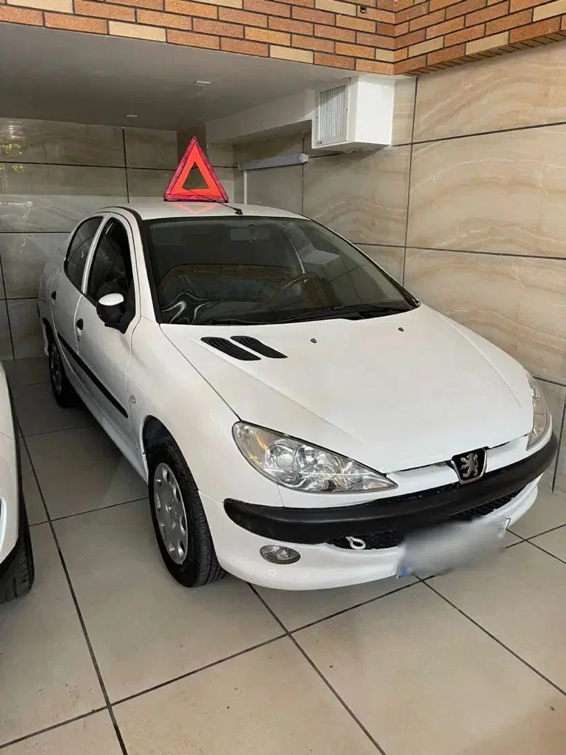 پژو ۲۰۶ صندوق دار v8 - 1396