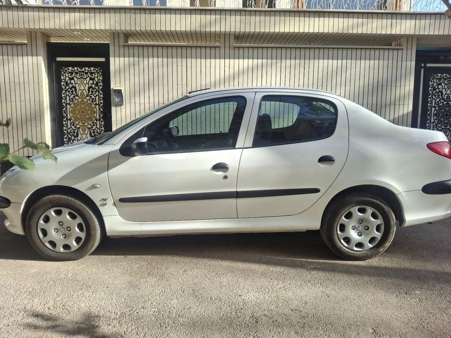 پژو ۲۰۶ صندوق دار v8 - 1396