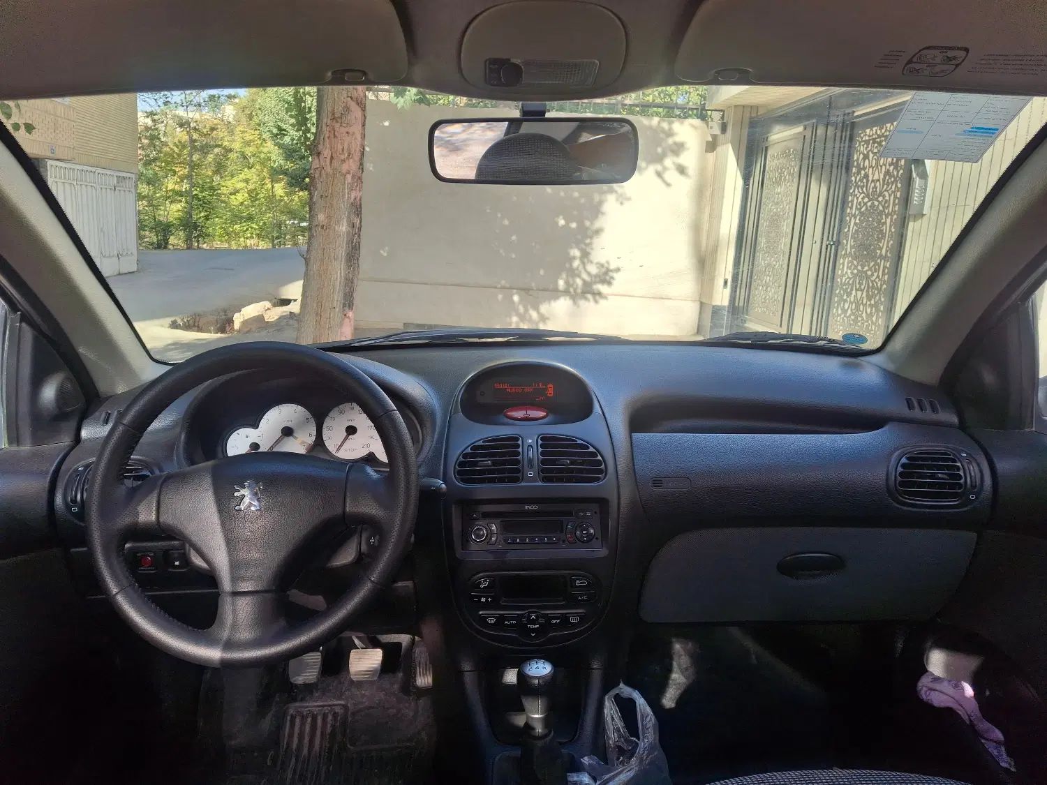پژو ۲۰۶ صندوق دار v8 - 1396