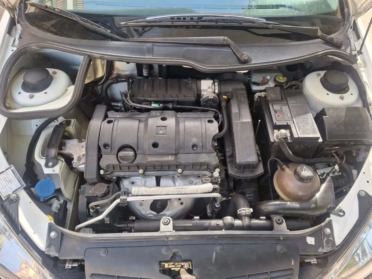 پژو ۲۰۶ صندوق دار v8 - 1396