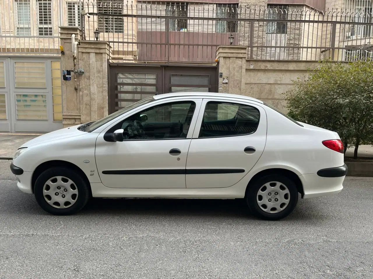 پژو ۲۰۶ صندوق دار v8 - 1391