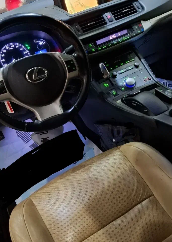 لکسوس CT 200H - 2012