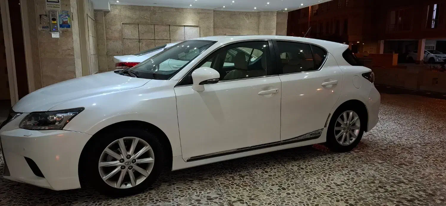 لکسوس CT 200H - 2012