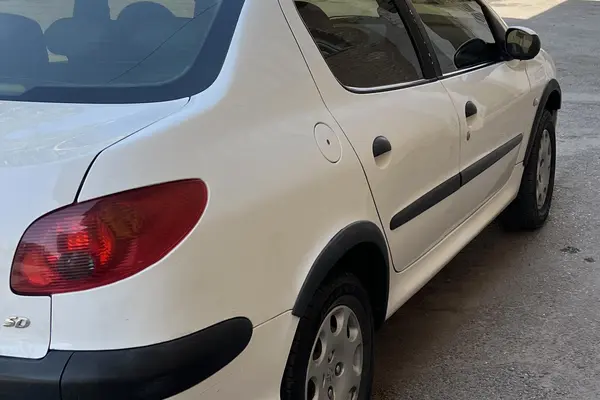 پژو ۲۰۶ صندوق دار v8 - 1390