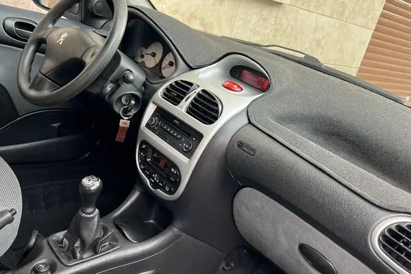 پژو ۲۰۶ صندوق دار v8 - 1394