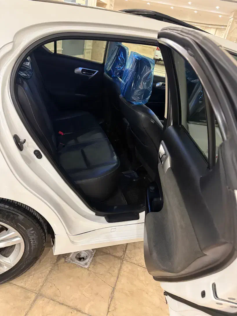لکسوس CT 200H - 2014