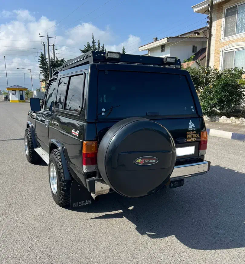 نیسان پاترول دو درب دنده‌ای - 2000