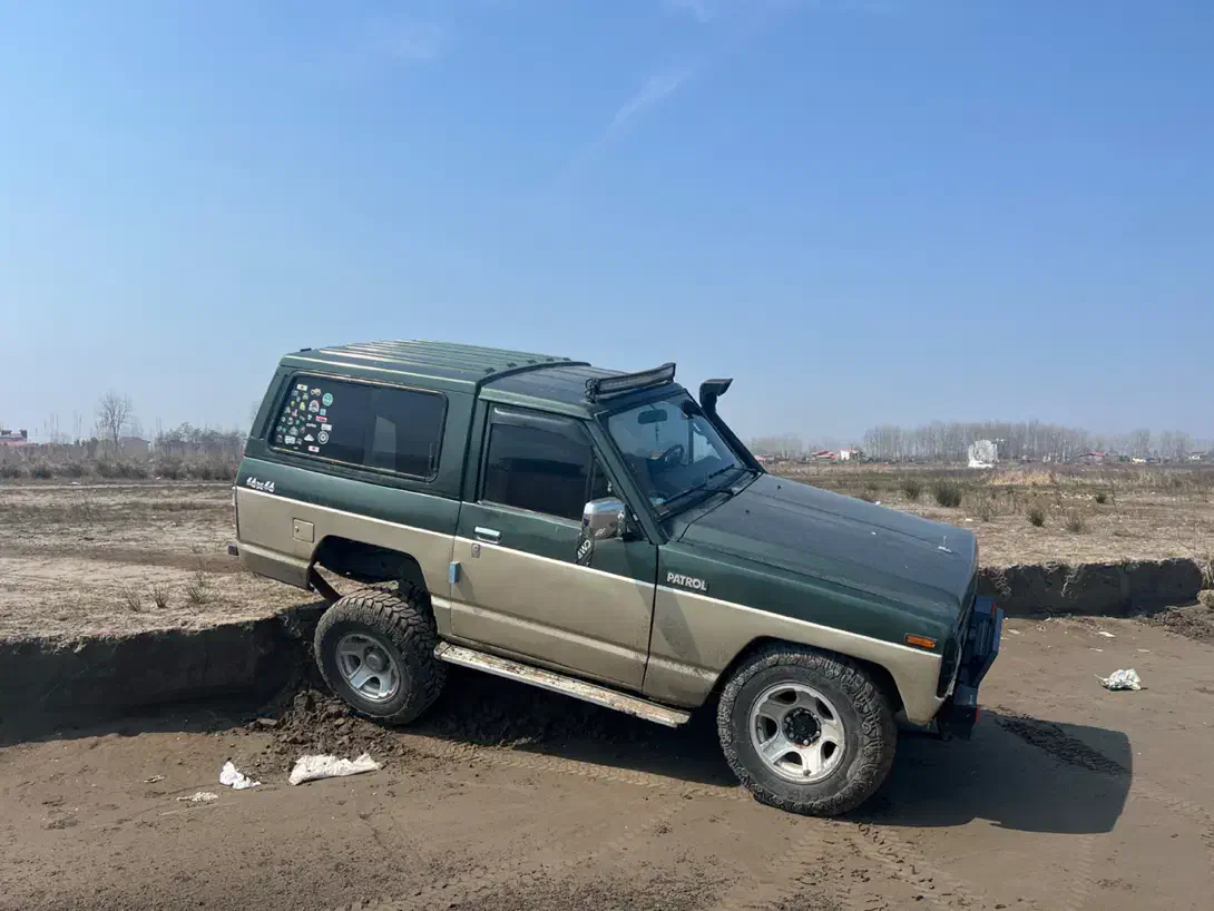 نیسان پاترول دو درب دنده‌ای - 1999