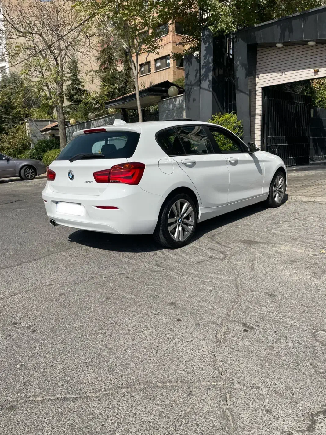 ب ام و سری 1 هاچ بک 120i - 2018
