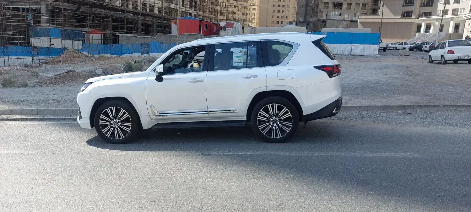 لکسوس LX 570 فول - 2013