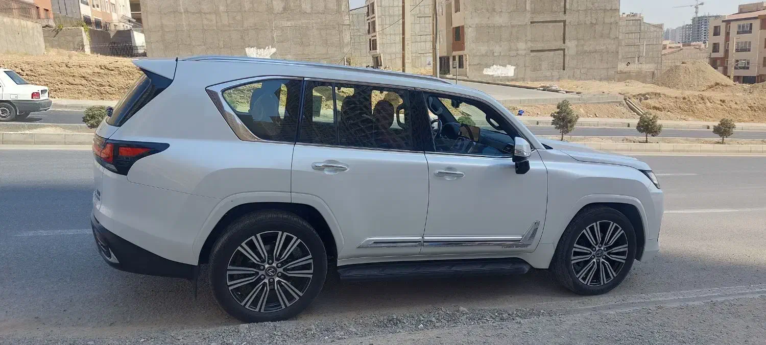 لکسوس LX 570 فول - 2013