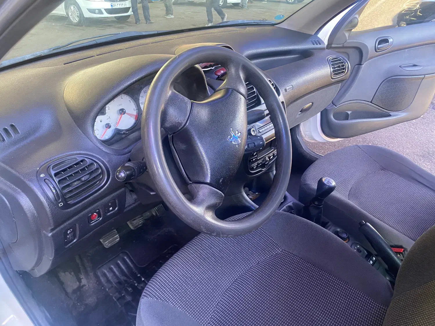 پژو ۲۰۶ صندوق دار v8 - 1397