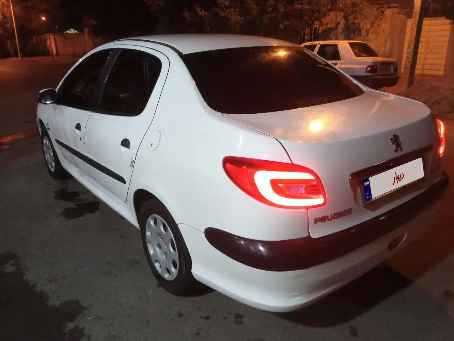 پژو ۲۰۶ صندوق دار v8 - 1390