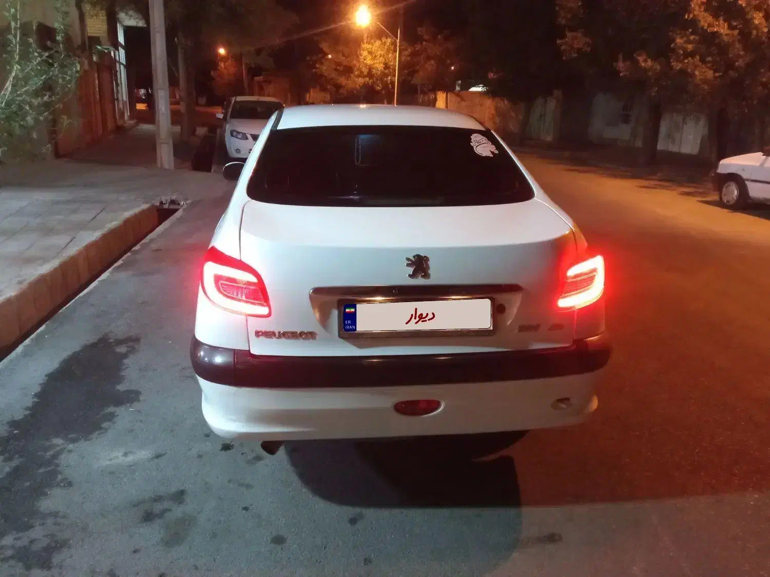 پژو ۲۰۶ صندوق دار v8 - 1390