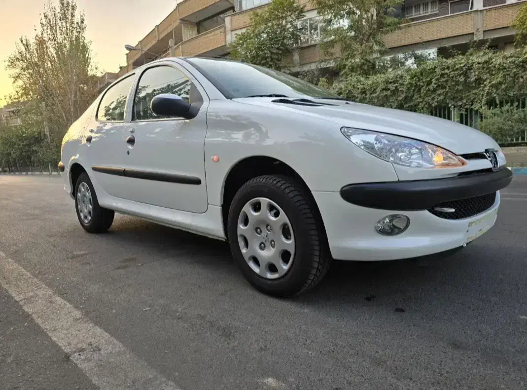 پژو ۲۰۶ صندوق دار v8 - 1396