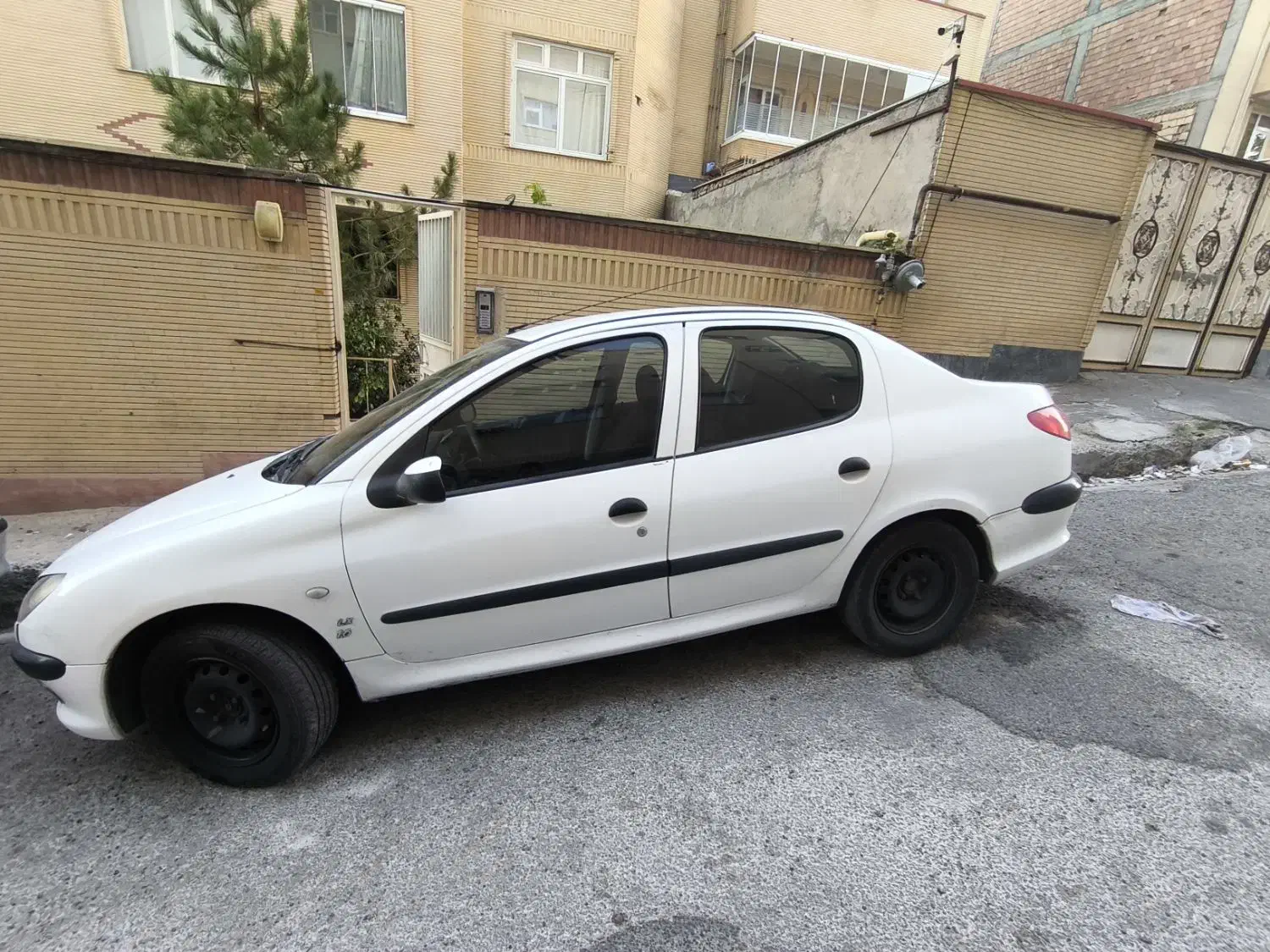 پژو ۲۰۶ صندوق دار v8 - 1394