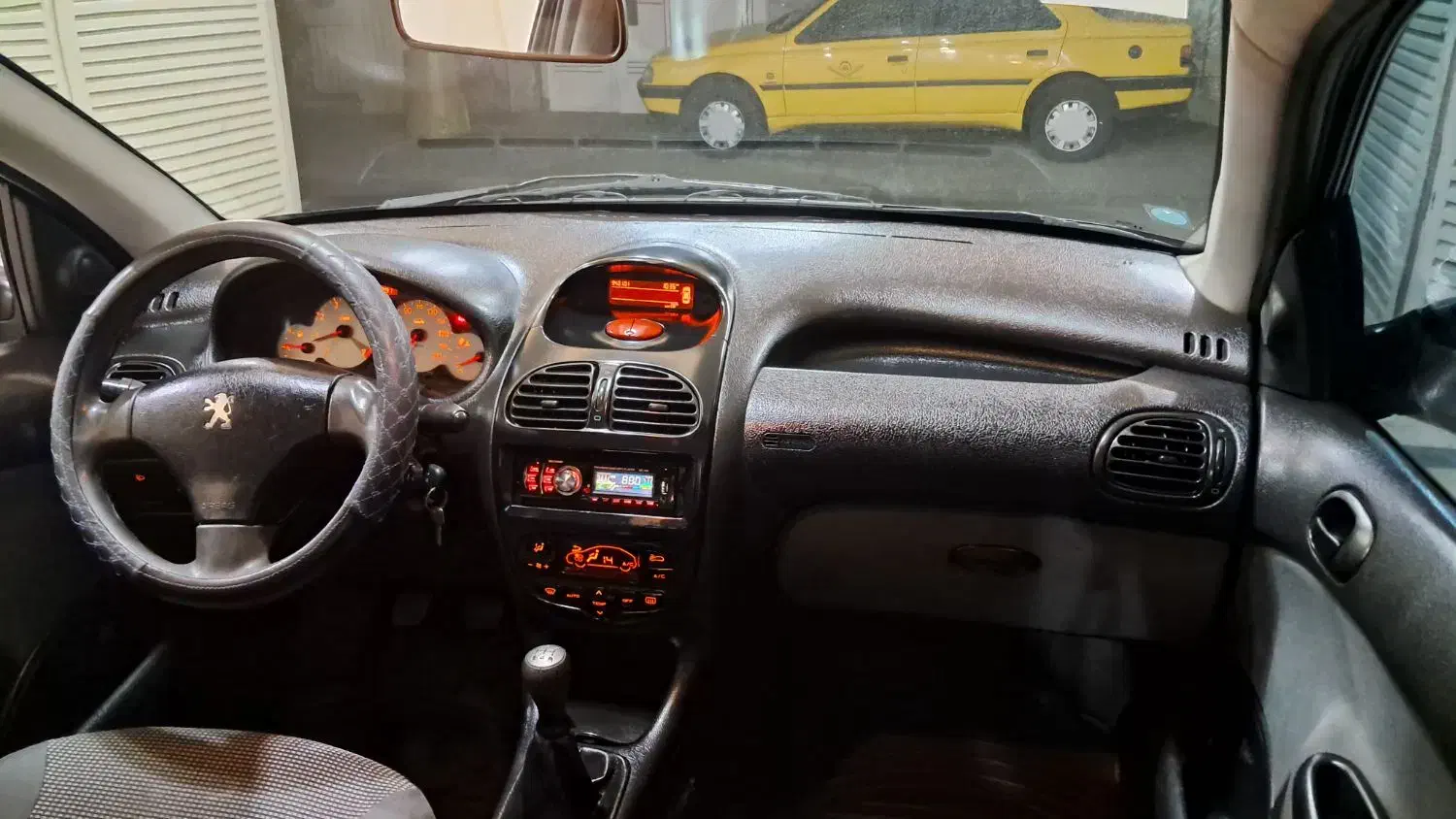 پژو ۲۰۶ صندوق دار v8 - 1396