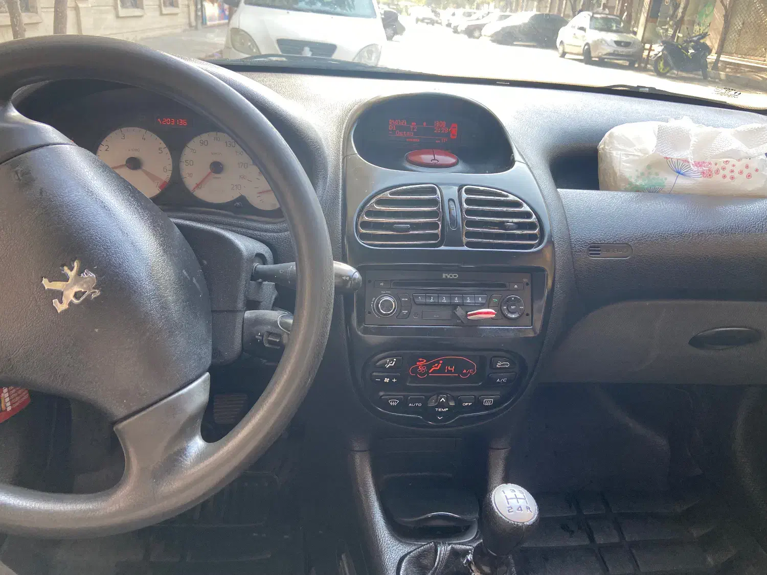 پژو ۲۰۶ صندوق دار v8 - 1395