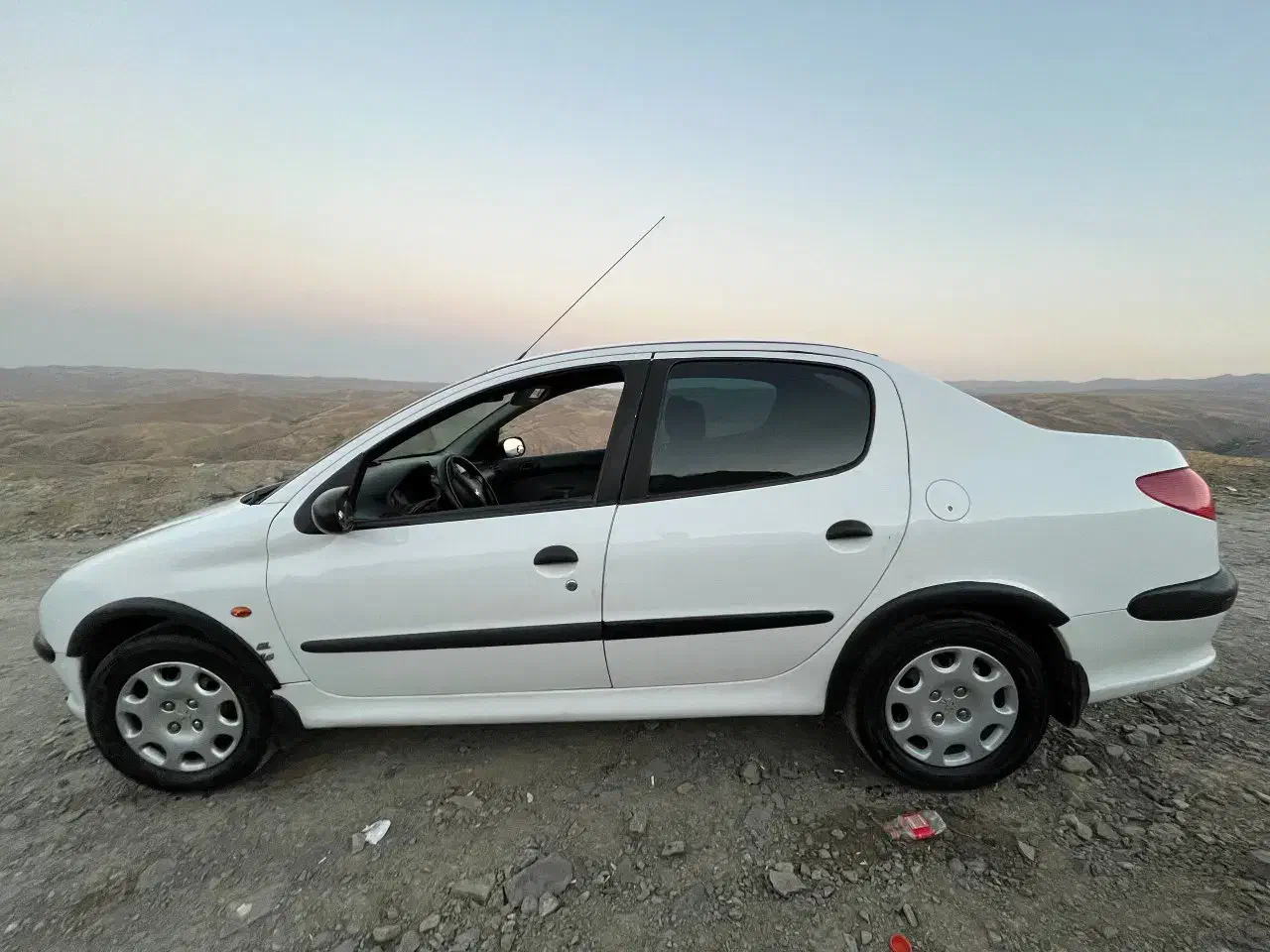 پژو ۲۰۶ صندوق دار v2 - 1390