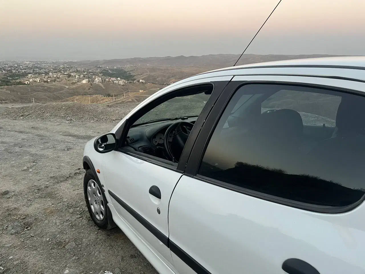 پژو ۲۰۶ صندوق دار v2 - 1390