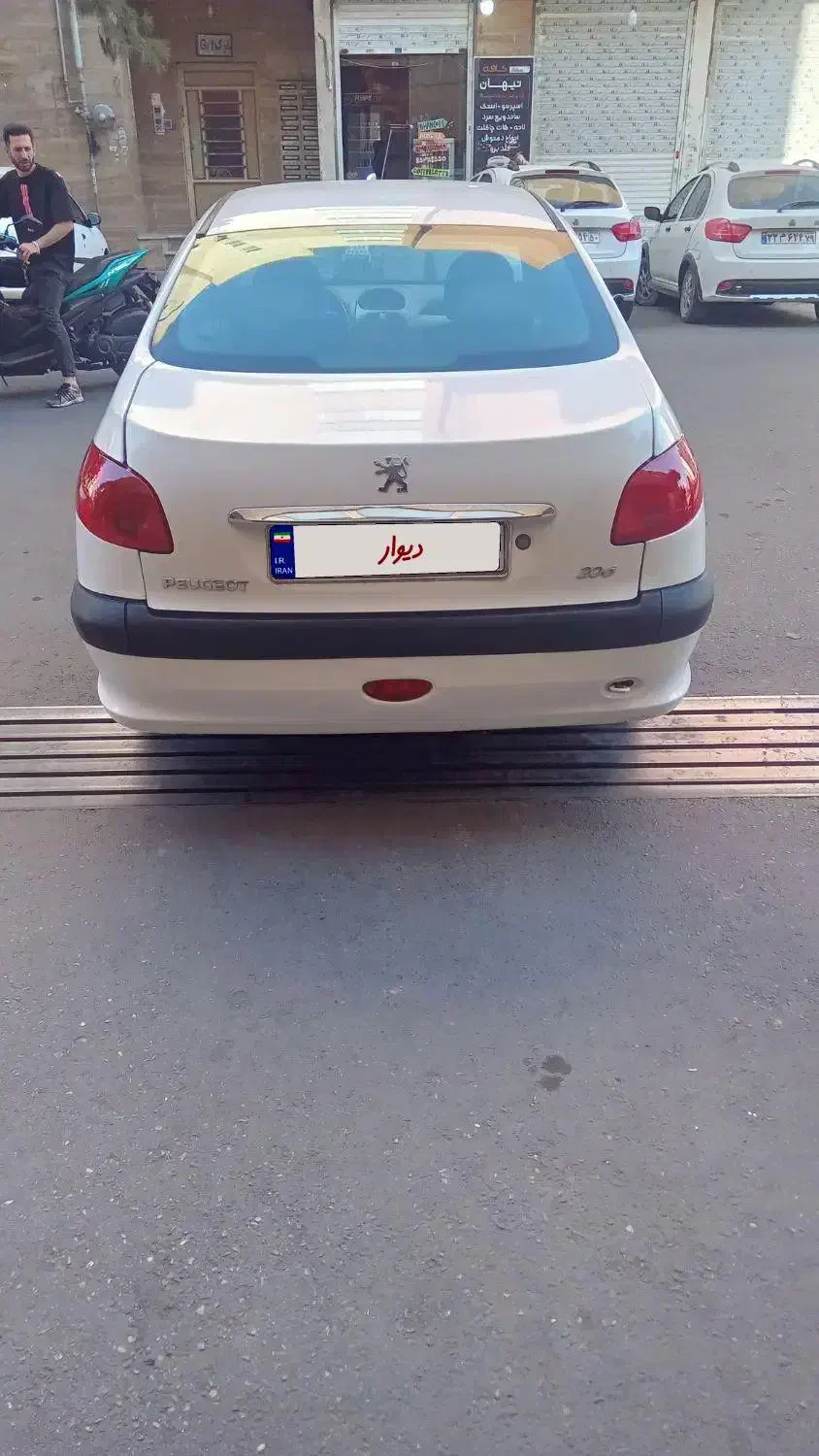 پژو ۲۰۶ صندوق دار v8 - 1395