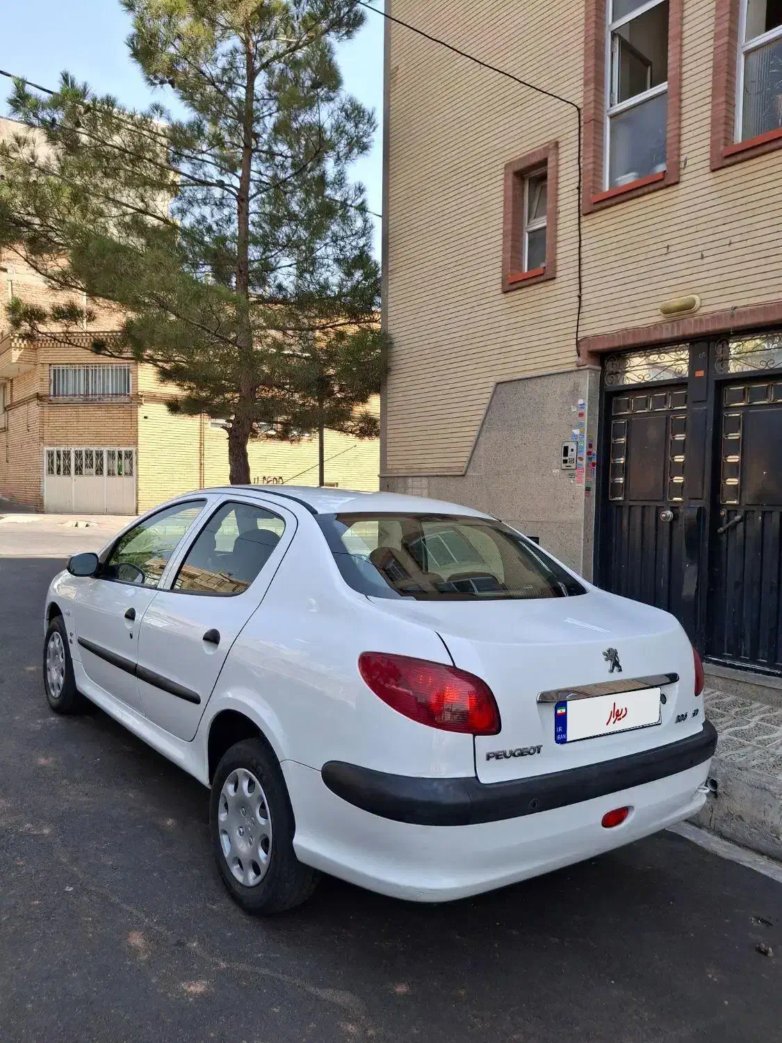 پژو ۲۰۶ صندوق دار v8 - 1394