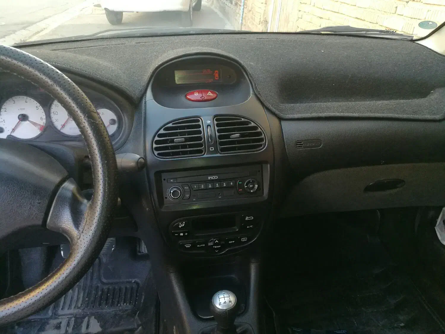 پژو ۲۰۶ صندوق دار v8 - 1398