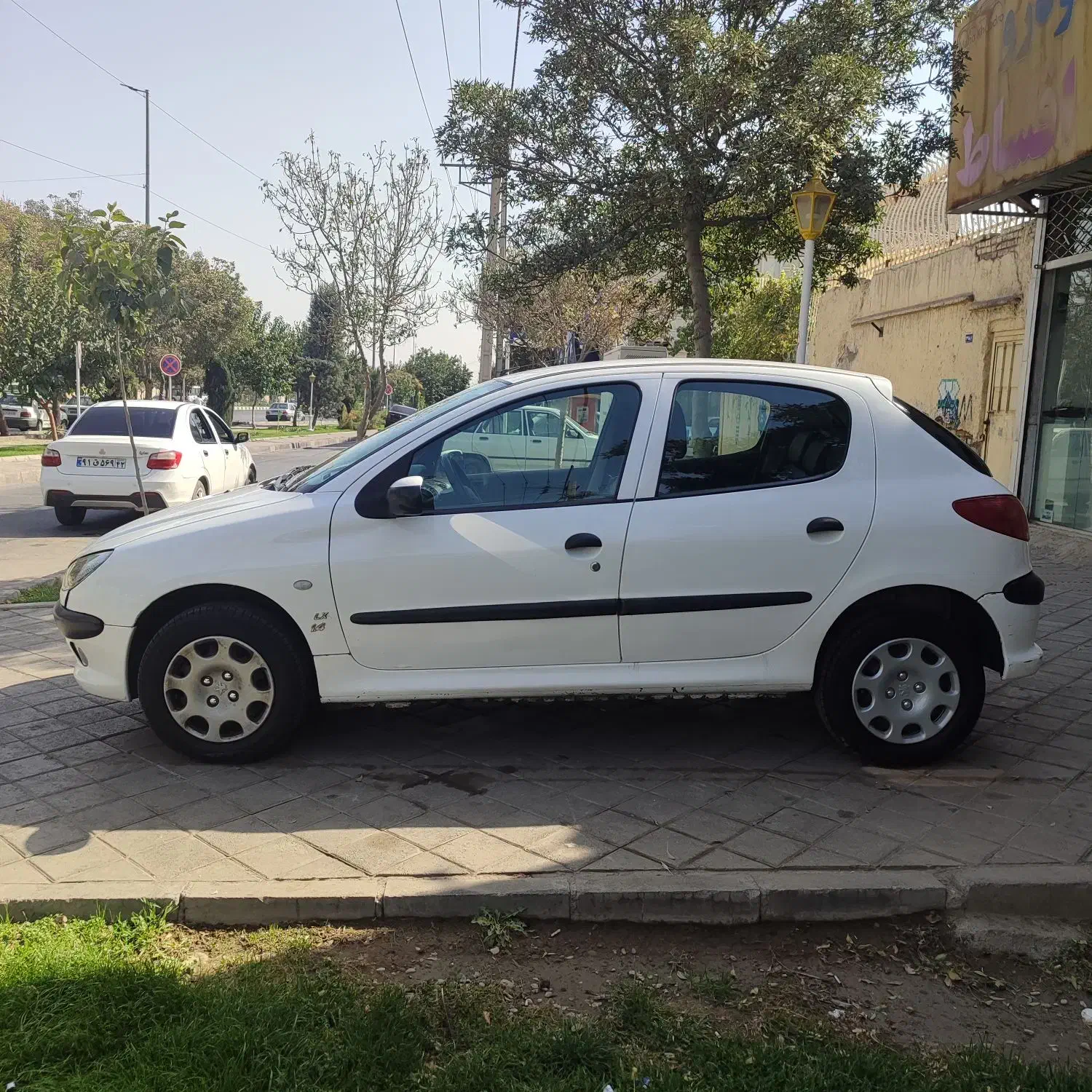 پژو 206 تیپ 3 - 1390