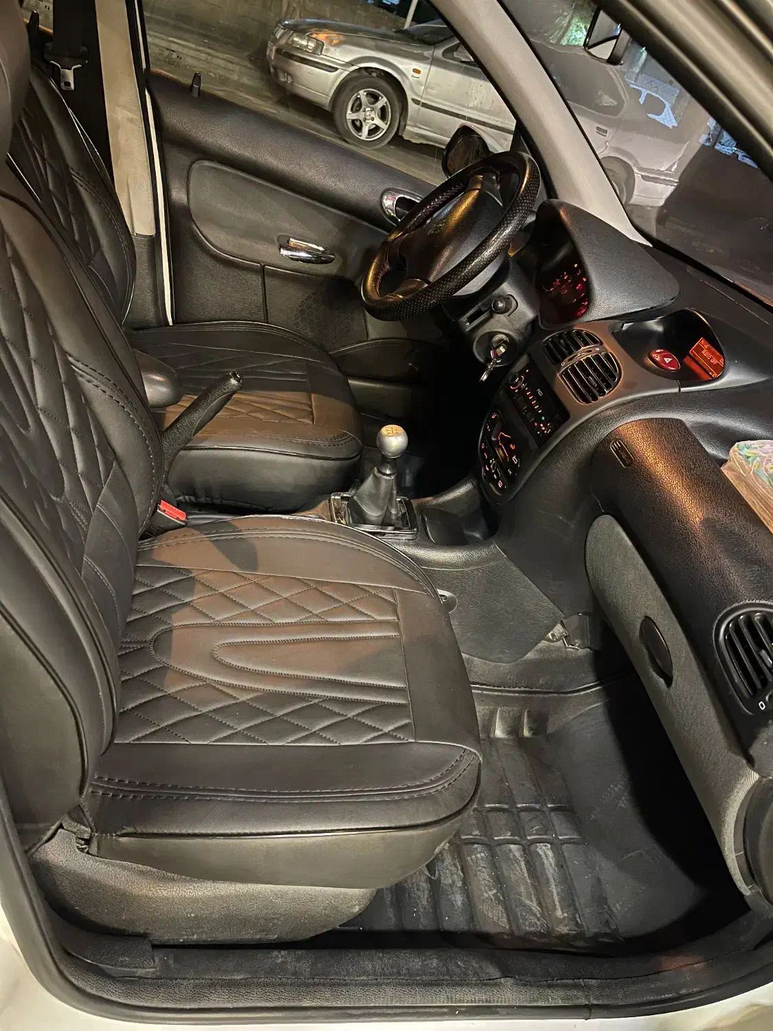 پژو ۲۰۶ صندوق دار v8 - 1399