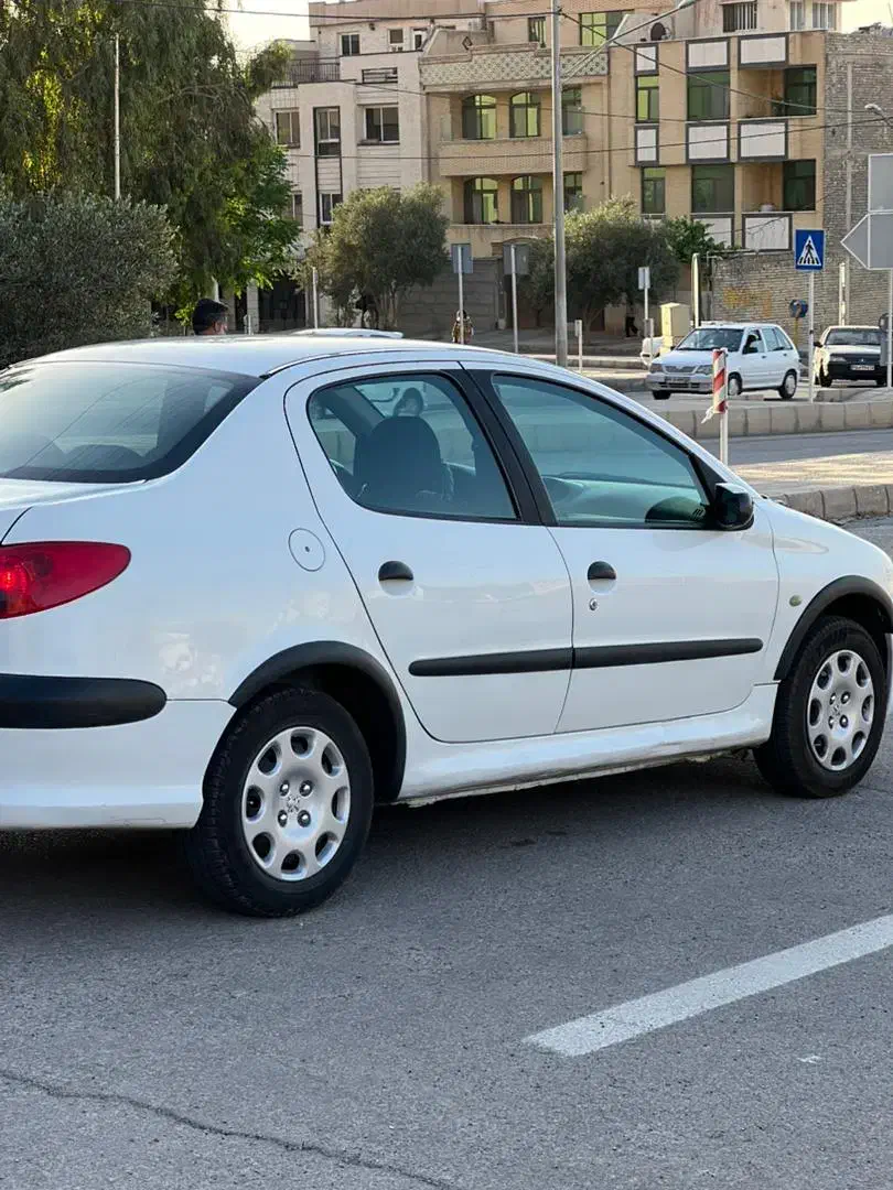 پژو ۲۰۶ صندوق دار v8 - 1393