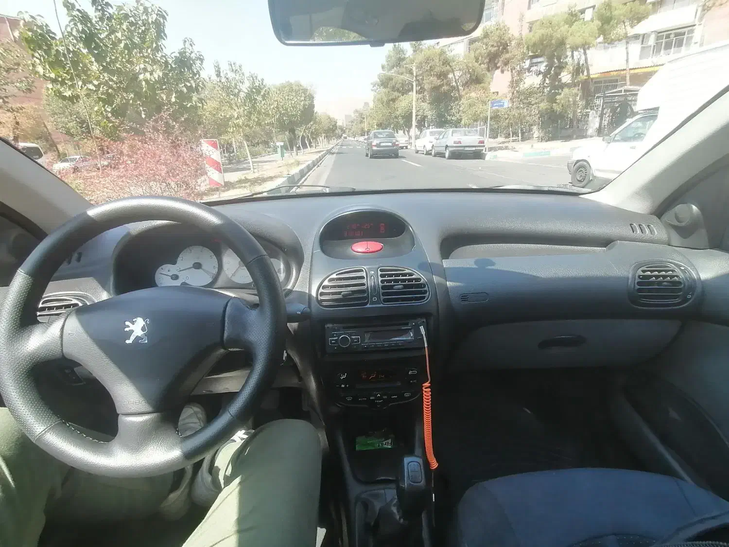 پژو ۲۰۶ صندوق دار v8 - 1393