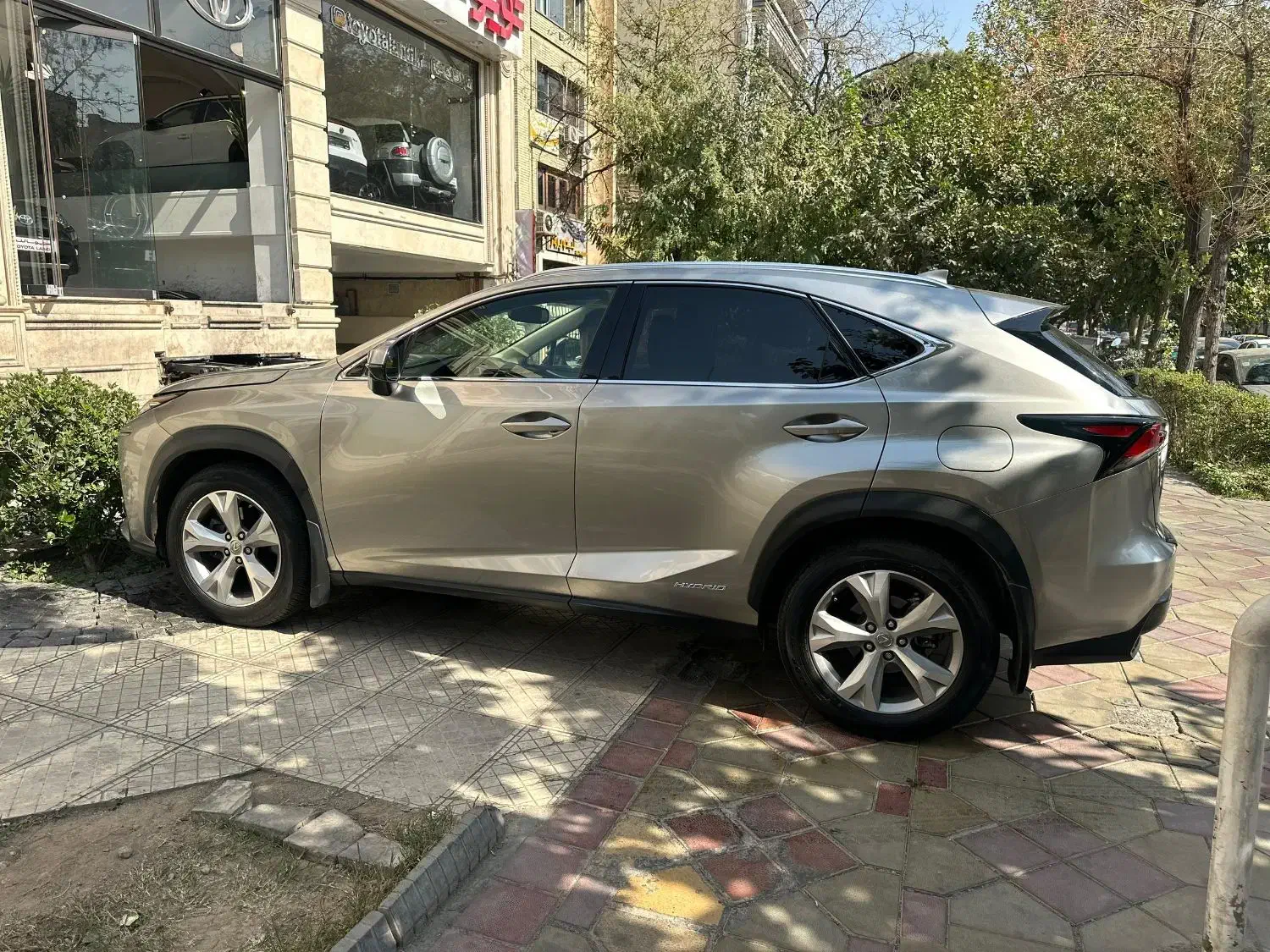 لکسوس NX هیبرید 300H - 2015