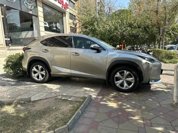 لکسوس NX هیبرید 300H - 2015
