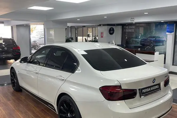 ب ام و سری 3 سدان 320i - 2018