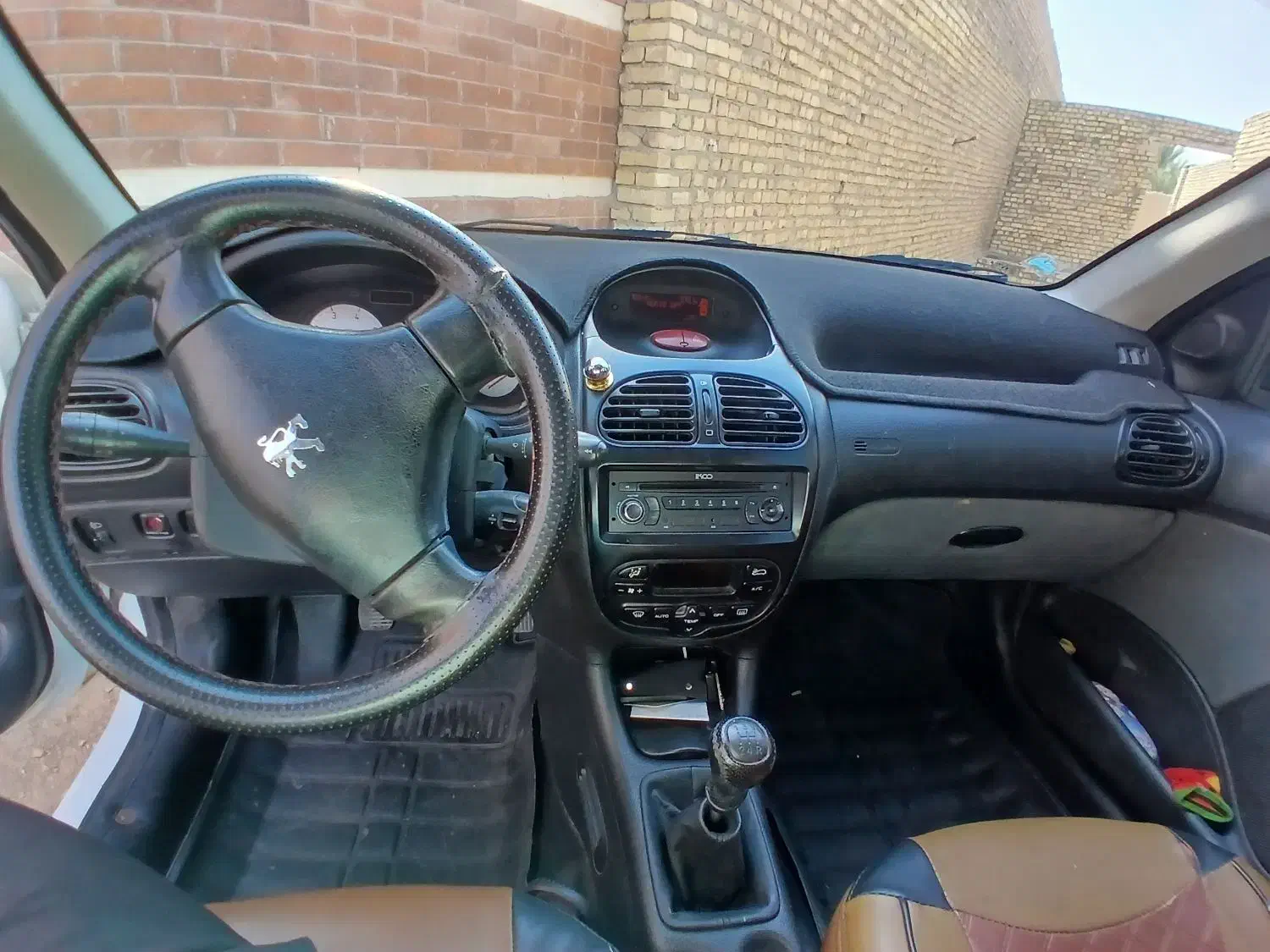 پژو ۲۰۶ صندوق دار v8 - 1395