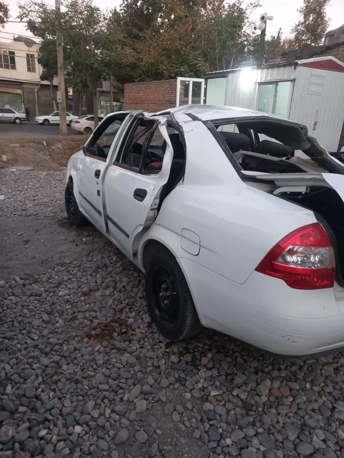 تیبا صندوق دار SX - 1401