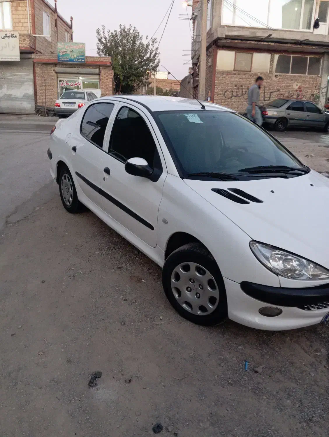 پژو ۲۰۶ صندوق دار v8 - 1398